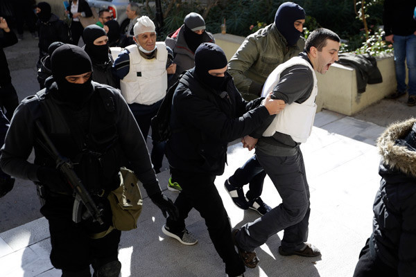 Erdoğan'ın ziyareti öncesi mahkemeye böyle getirildiler! - Resim: 4