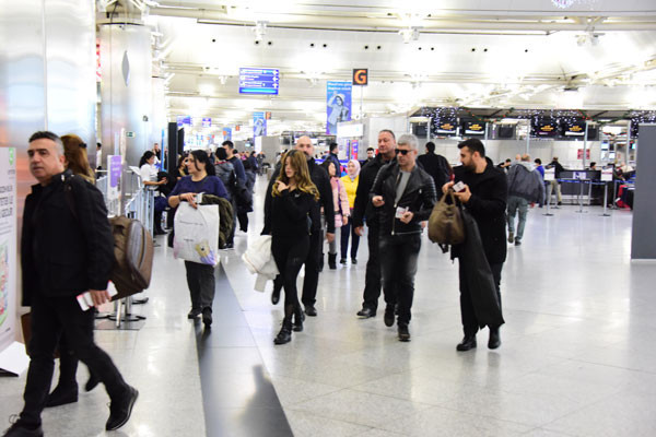 Hamile sevgilisiyle ilk kez el ele!  - Resim: 4