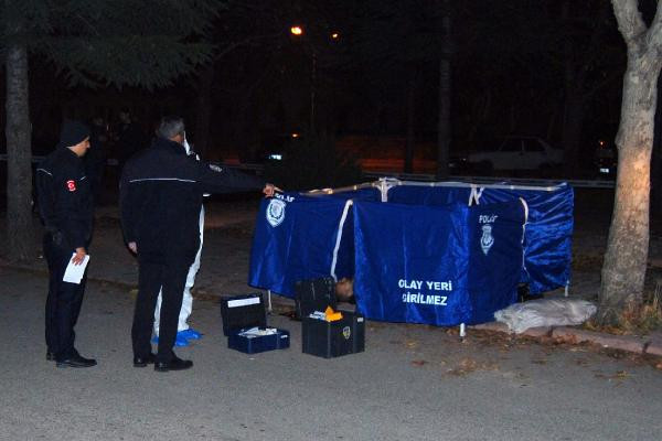 Oğlunun tedavi gördüğü hastanenin önünde intihar etti! - Resim: 1