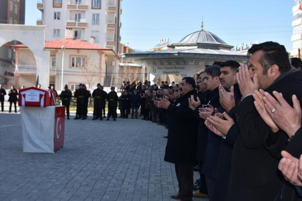 Sözün bittiği yer! Şehit cenazesine damga vuran fotoğraf - Resim: 1