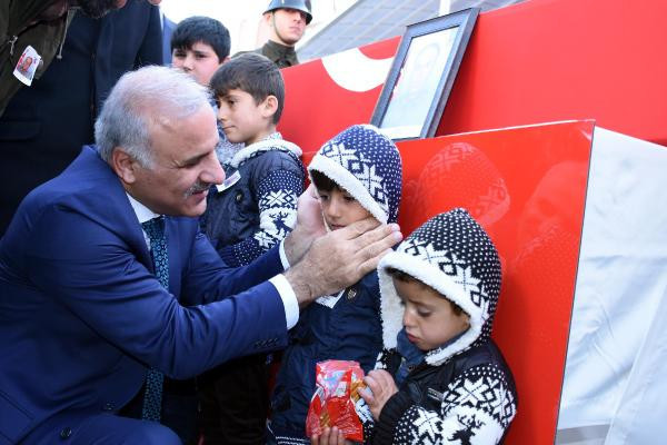 Sözün bittiği yer! Şehit cenazesine damga vuran fotoğraf - Resim: 3