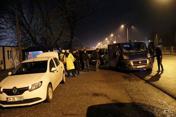 Zırhlı minibüs paniği! İçinden neler çıktı?.. - Resim: 1