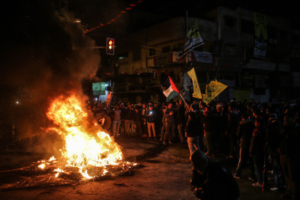 Mescid-i Aksa’nın ışıkları söndü Gazze sokağa döküldü! - Resim: 3