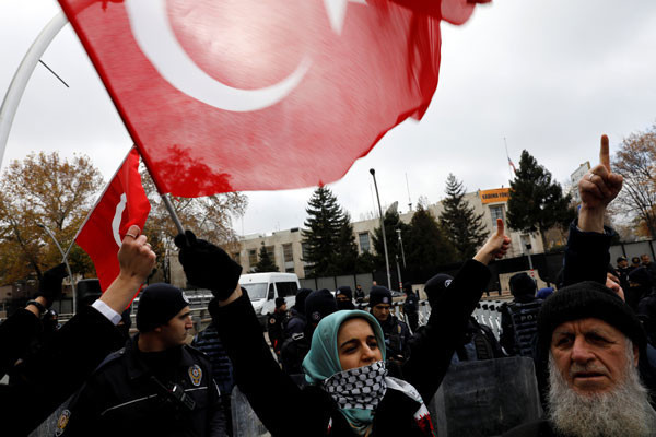 ABD Büyükelçiliği çatısında neler oluyor? Ne işi var orada? - Resim: 1