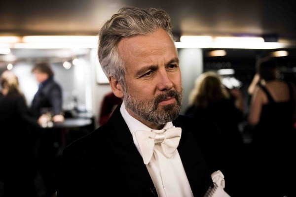 Büyük skandal 'Masanın altına elini soktu ve...' - Resim: 4