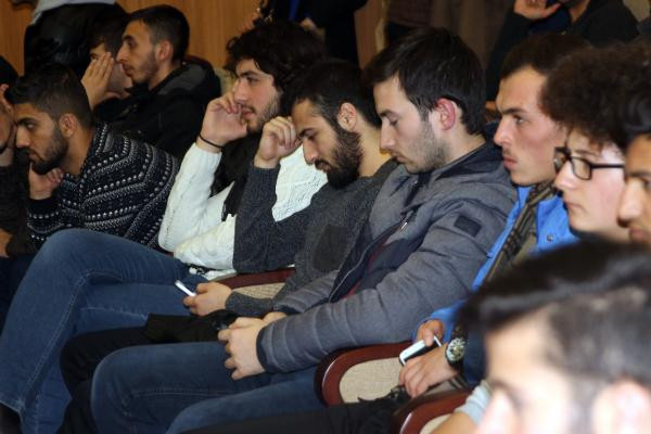 Davutoğlu konuştu öğrenciler uyudu! - Resim: 2