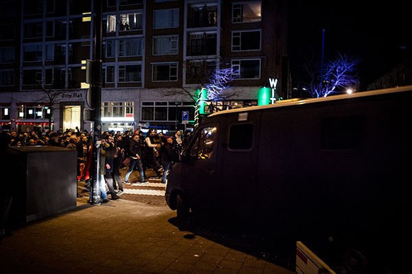 Hollanda'da Türk vatandaşlarına polis köpekli müdahale! - Resim: 4