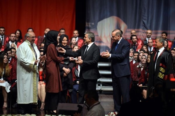 Abdullah Gül'ün diploma verdiği kız bakın kim çıktı! - Resim: 4