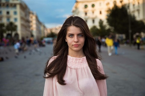 İzmir’de sokakta görüntülendi dünya güzelleri arasına girdi - Resim: 1