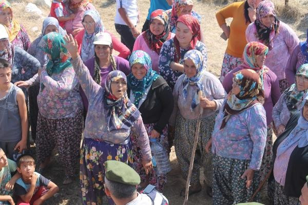Manisa köylüleri ayaklandı! Ağaçların sökülmesine tepki - Resim: 1