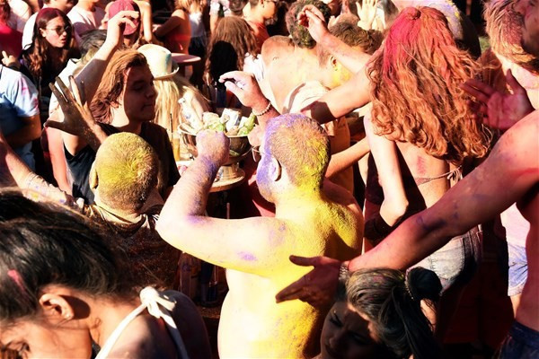 Tatil beldelerindeki rengarenk eğlence - Resim: 1