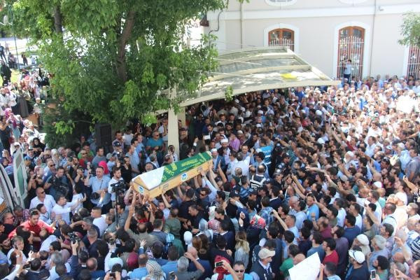 Tecavüze uğrayıp öldürülen kadın ve bebeğini binler uğurladı - Resim: 2