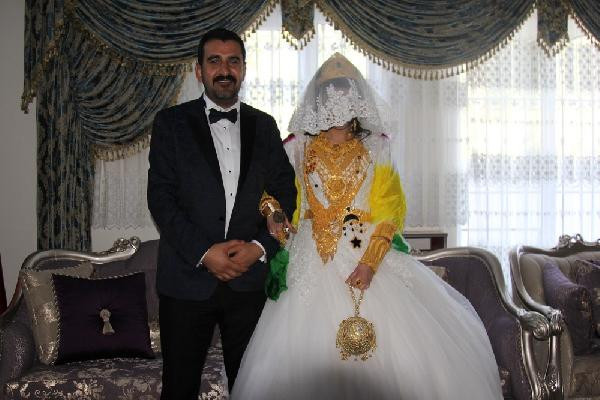 Gelinin bileklerinde yer kalmayınca bilezikler beline takıldı - Resim: 1