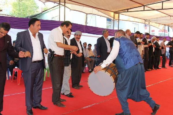 Gelinin bileklerinde yer kalmayınca bilezikler beline takıldı - Resim: 3