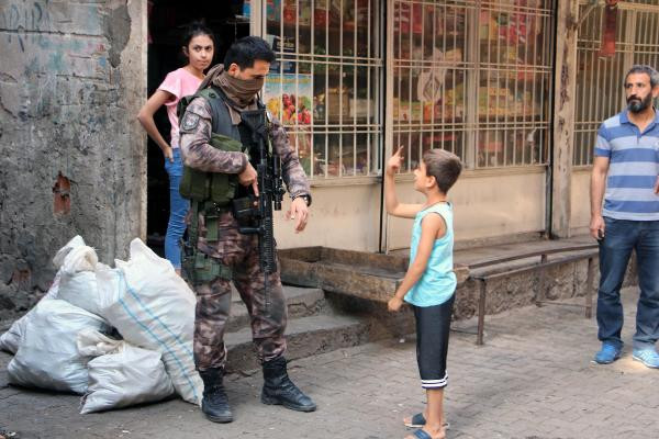 Diyarbakır'da patlama olay yerinden ilk görüntüler - Resim: 1
