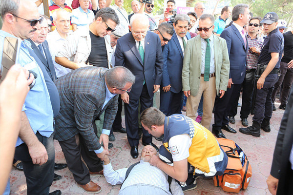 Kılıçdaroğlu'nun zor anları! Bir anda yere yığıldı - Resim: 1