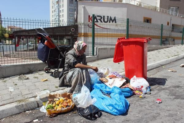 Bayram sabahı kahreden görüntü çöpten ekmek aradı - Resim: 3