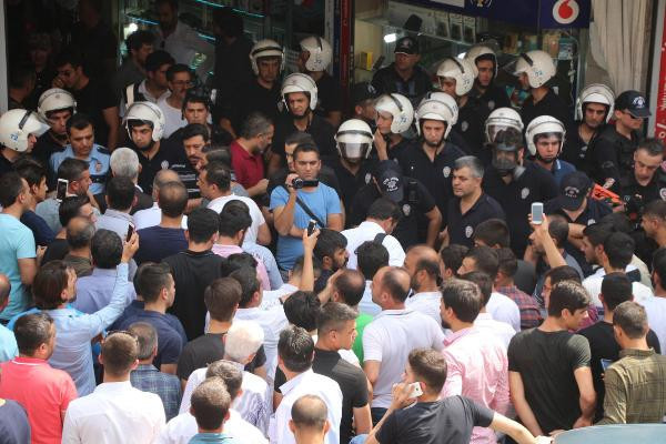 Batman'dan ortalık fena karıştı polis plastik mermi kullandı - Resim: 1