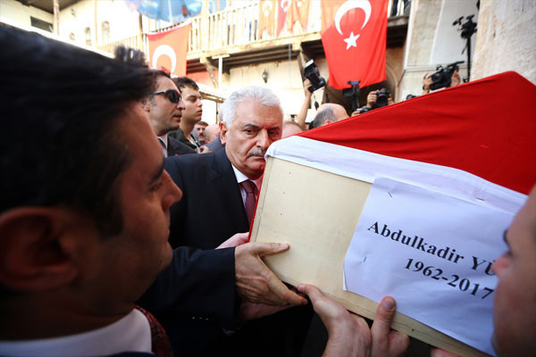 Ak Partili vekil son yolculuğuna böyle uğurlandı - Resim: 2