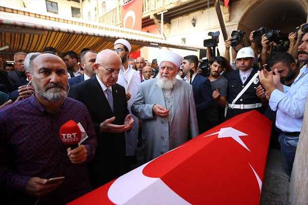 Ak Partili vekil son yolculuğuna böyle uğurlandı - Resim: 4