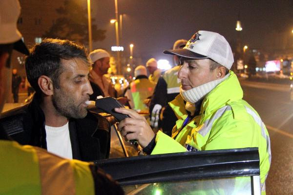 Arabayı bıraktı, alkolü bırakmadı! - Resim: 3