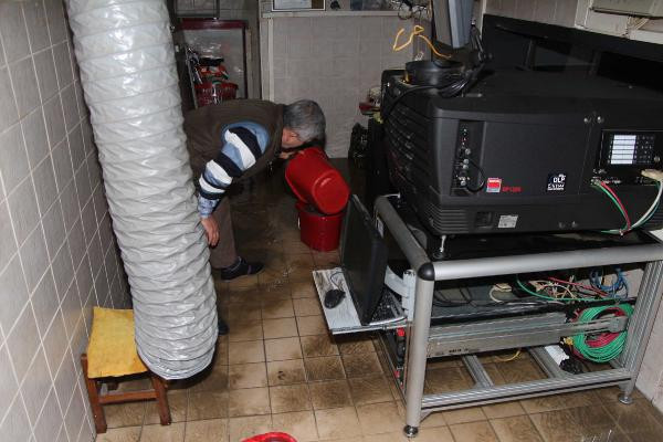 Beyoğlu'ndaki ünlü sinemayı su bastı! - Resim: 3