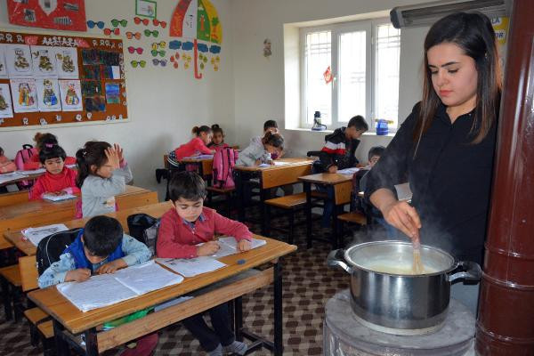 Helal olsun öğretmenim! Günün en güzel karesi - Resim: 1