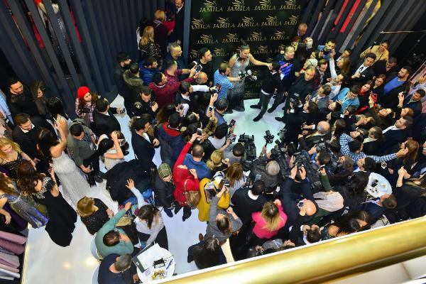 Önce kavga etmişlerdi Demet Akalın Seda Sayan'a gelinlik baktı - Resim: 1