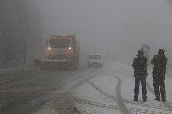 Kar yağdı okullar tatil oldu! - Resim: 2