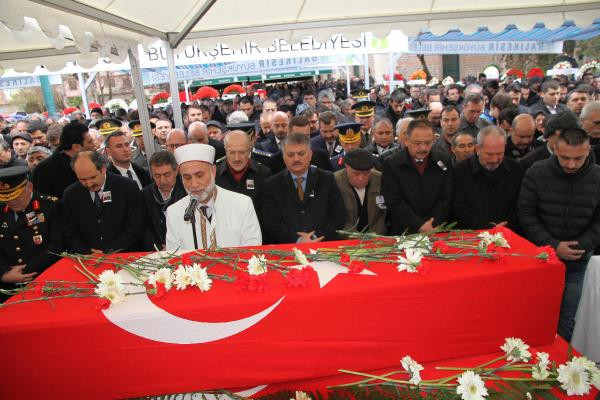 Gözyaşları sel oldu! Şehit evlada son bakış yürekleri dağladı - Resim: 2