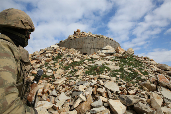 Mehmetçik teröristlerin tüneline girdi! İçinde ne ararsan var - Resim: 1