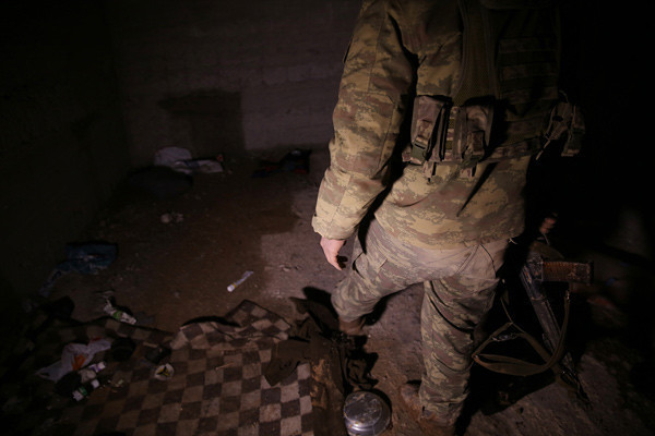 Mehmetçik teröristlerin tüneline girdi! İçinde ne ararsan var - Resim: 2