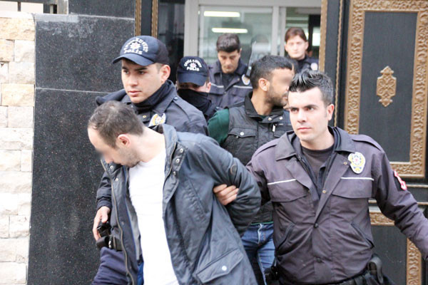 İğrenç çete çökertildi! Küçük erkek çoçuklara cinsel... - Resim: 3