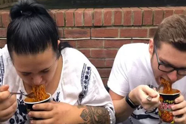 20 yaşındaki genç kadının bağırsaklarından birden kan geldi! - Resim: 1