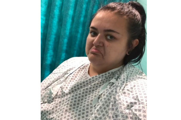 20 yaşındaki genç kadının bağırsaklarından birden kan geldi! - Resim: 2