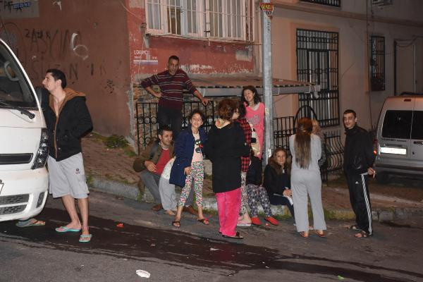 Şişli'de büyük panik! Ürkütücü bir ses geldi kendilerini dışarıya zor attılar - Resim: 1