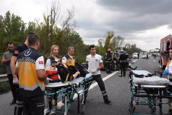 Feci kaza: TIR'ın çarptığı araç 30 metre sürüklendi! - Resim: 3