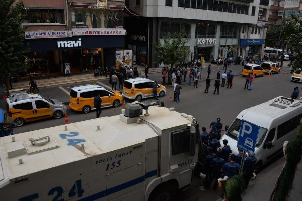 HDP'li vekille polis müdürü arasında gerginlik: Protestomuzu yaparız - Resim: 2