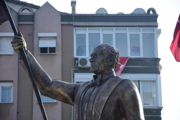 İzmir'de Atatürk heykeli tartışması! - Resim: 4