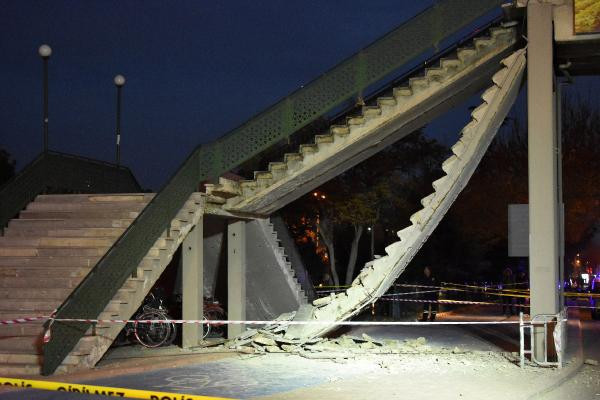 Konya'da üst geçit çöktü: Yaralılar var! - Resim: 3