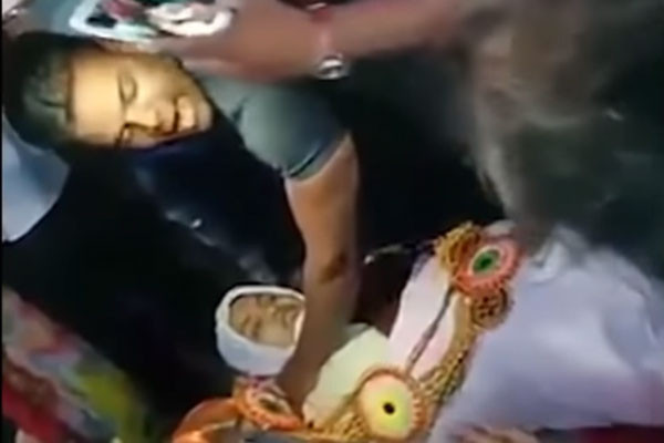 Cenaze töreninde düğün yapıp ölen kız arkadaşıyla evlendi - Resim: 2