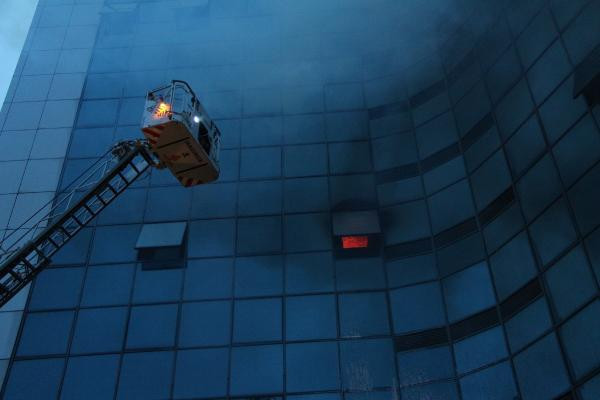 Şişli'de 17 katlı iş merkezinde korkutan yangın - Resim: 2