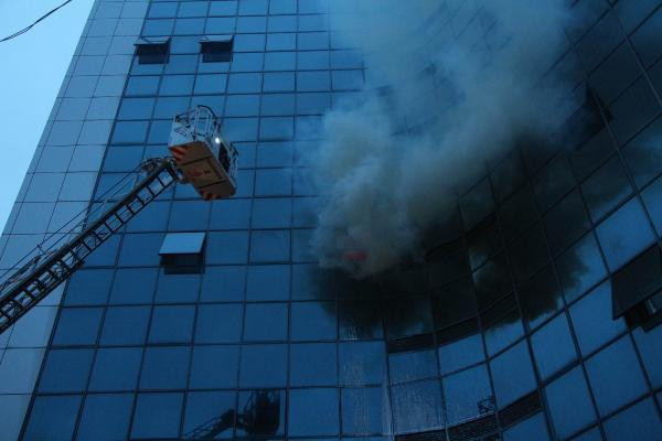 Şişli'de 17 katlı iş merkezinde korkutan yangın - Resim: 4