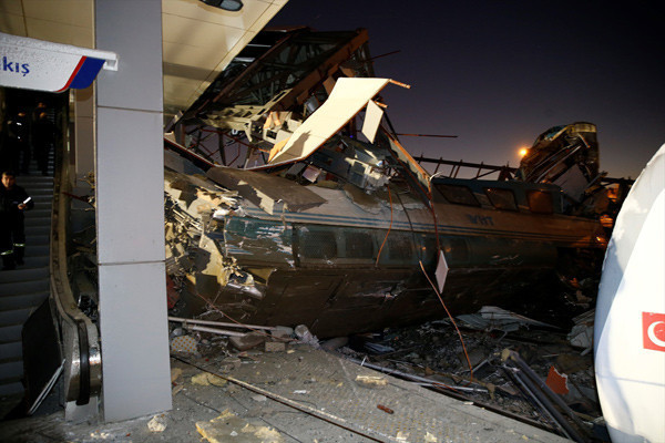 Ankara'da Yüksek Hızlı Tren ile kılavuz tren çarpıştı! Vali korkunç bilançoyu açıkladı - Resim: 4