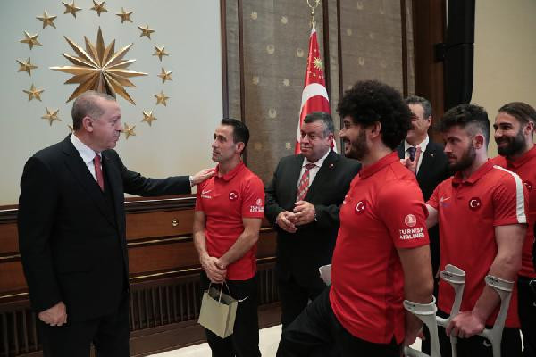 Erdoğan, Ampute Futbol Milli Takımı'nı kabul etti - Resim: 1