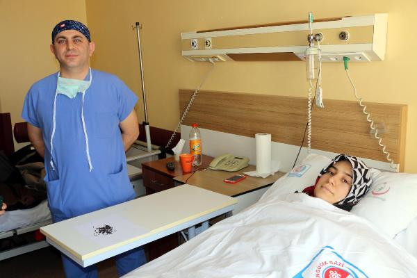 Karnından tam 200 adet taş çıktı başhekim şaşkına döndü - Resim: 3