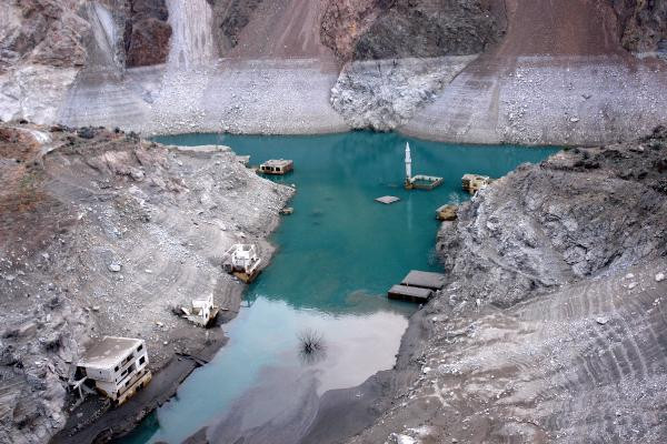 Yer Artvin! Yağmur yağmayınca baraj kurudu köy ortaya çıktı - Resim: 2