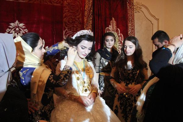 Aşiret düğününde gelini altına boğdular!  - Resim: 1