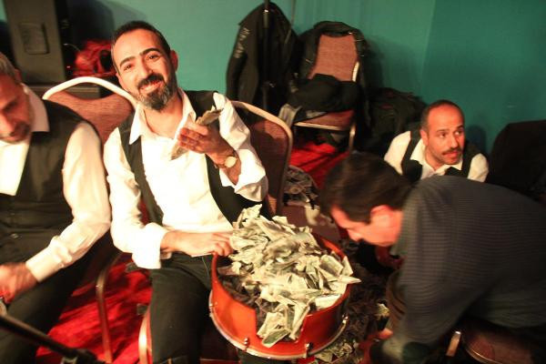 Aşiret düğününde gelini altına boğdular!  - Resim: 2