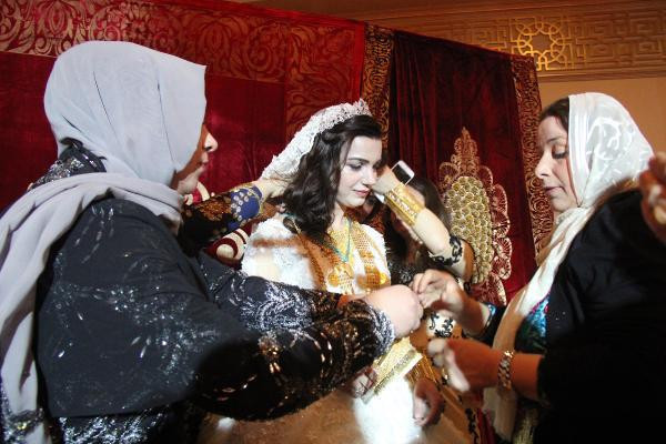 Aşiret düğününde gelini altına boğdular!  - Resim: 4